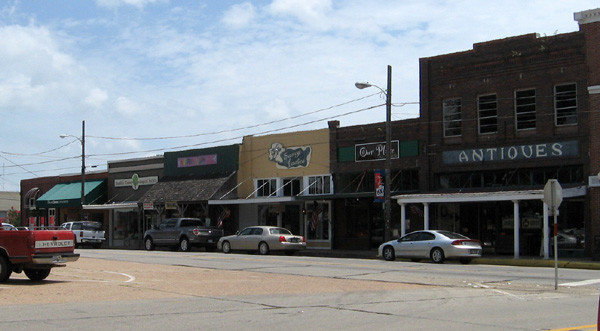 Outside view of the Franklin County Genealogical Society, on the Mt. Vernon Square