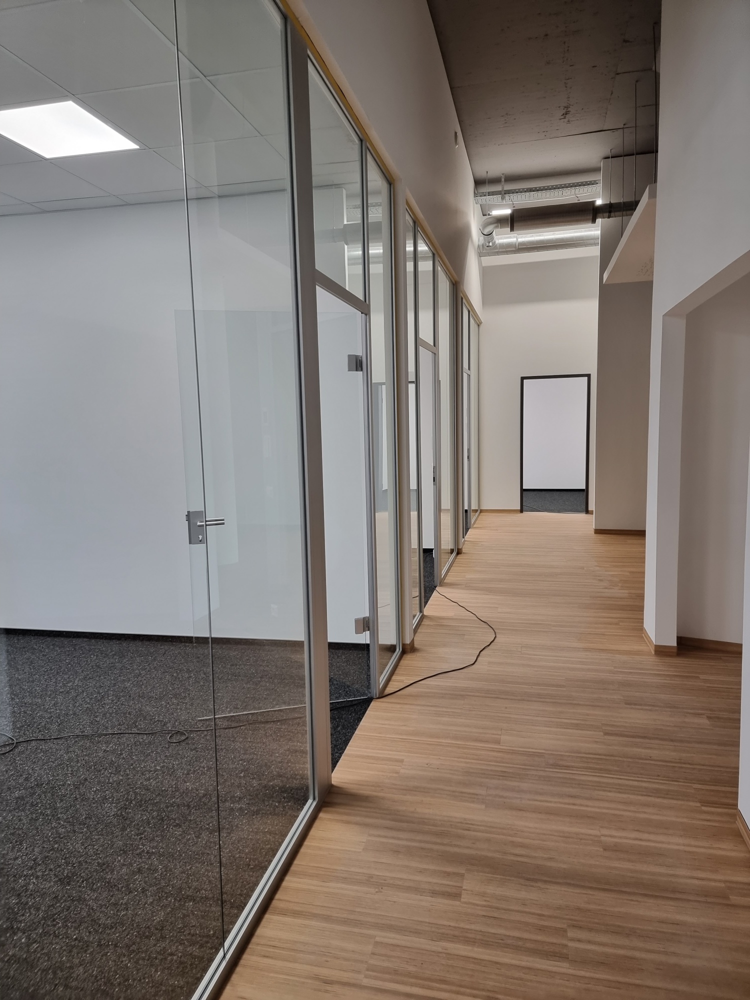 Flur im umgebauten Geschäftsgebäude 