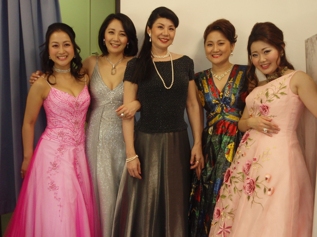2009年1月　「NHKニューイヤーオペラコンサート」　左より幸田浩子さん、林美智子さん、小山由美さん、安井陽子さん、臼木。