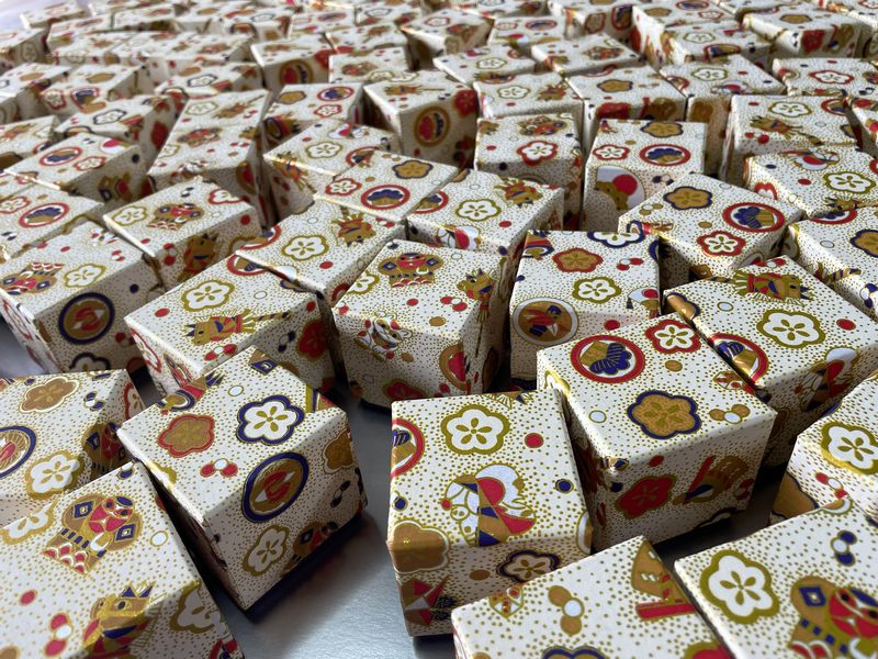 フランス向け商品価値を高める千代紙を使った手のひらサイズの小さな貼り箱