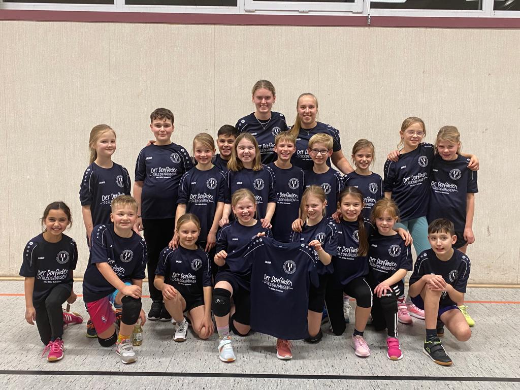 U11 - neue Trainingsshirts gesponsort vom Dorfladen