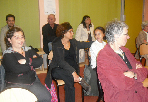Centre social et culturel J2P 19eme paris débat avec Rosie et Hacinia.