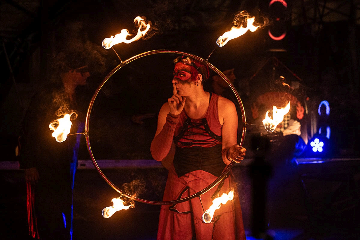 Feuershow-Gaukelei mit Pearl, Foto: Matthias Irrgang 2025 Hildesheim