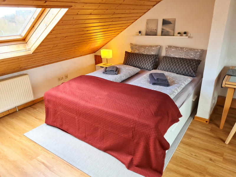 Doppelbett Ferienwohnung Chagall Mainz 