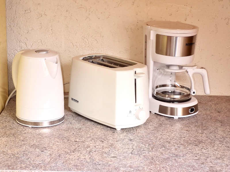 voll ausgestattete Küche Chagall mit Toaster, Kaffeemaschine Wasserkocher