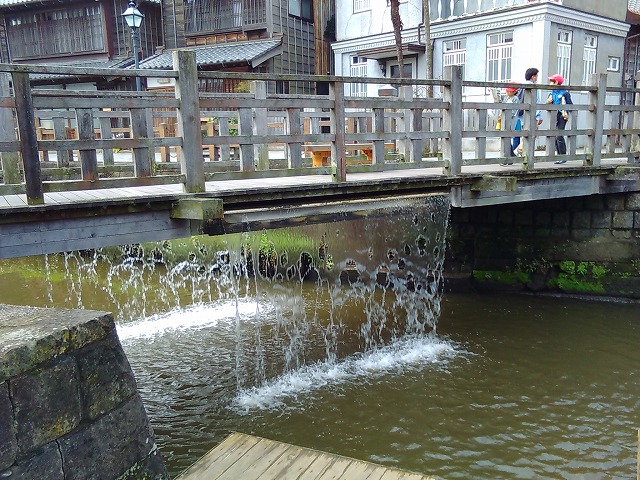 桶橋（放水は観光用で実際はしていない）