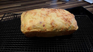 Nach dem backen ist der Käse auf dem selbst gebackenem Brot im Pampered Chef® Zauberkasten Plus so lecker und knusprig... ♥