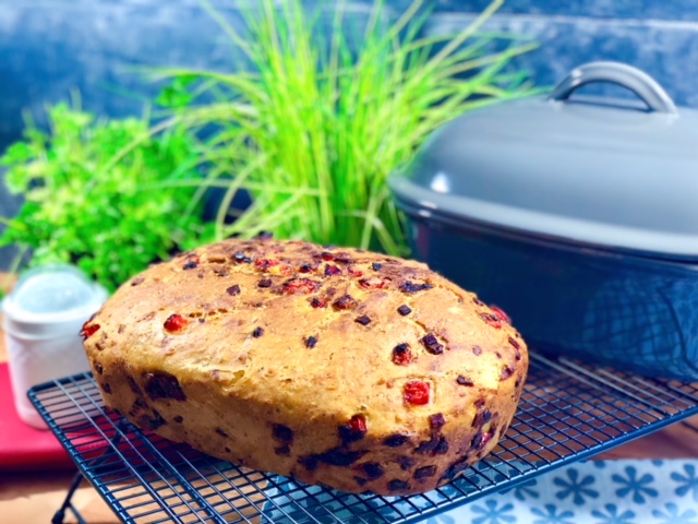 Pampered Chef® Ofenmeister Pizzabrot. Dieses Brot wird der Renner werden auf deiner Grillparty. Ein Steibackofen-Pizzabrot bei dem dein Italienisches Restaurant blass werden würde. Du backt in Stein und das macht aus deinem Brotteig ein Steinbackofenbrot 