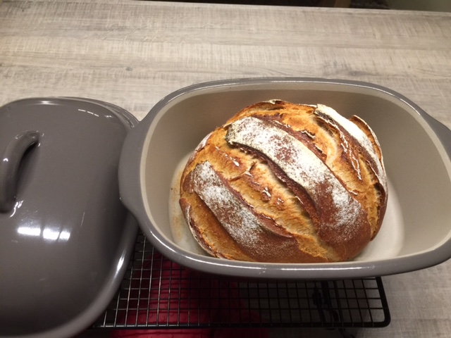 Familienknusperle nach dem Rezept von Thermifee Ein tolles Brot aus dem Ofenmeister. Das Familienknusperle wird deine ganze Familie begeistern.