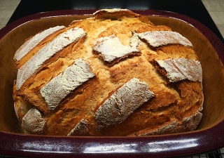 Pampered Chef Ofenmeister Brote. Schwarzwaldbrot aus dem Pampered Chef Ofenmeister/Zaubermeister. Rezeptidee vom Pampered Chef Schwarzwaldbrot kommt von Martina Ziehl mit Pampered Chef