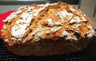 Pampered Chef Vollkornbrot à la Lafer aus dem Ofenmeister von Pamperedchef. #zaubermeister #ofenmeister #pamperedchef #martinaziehl #steinbackofen #pamperedchef-onlineshop #zauberhafteleckereien 