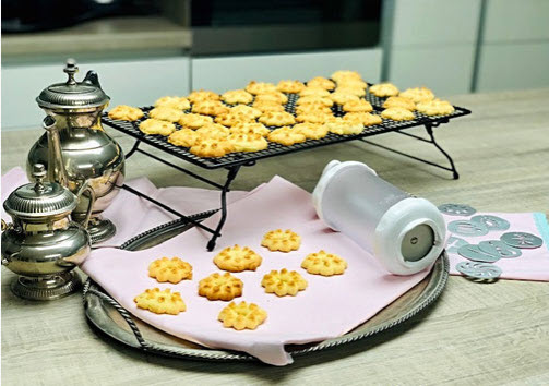 Plätzchenpresse von Pampered Chef® Marzipan-Plätzchen Rezept Plätzchen oder pürierte Kartoffeln mit einer einfachen Drehung! Unsere rotierende Presse ist einfacher zu nutzen als die handelsüblichen Pressen mit Presssystem.