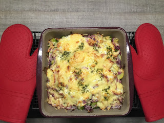 Brüsseler Kartoffel Gratin aus der Ofenhexe® von Pampered Chef® mit Rosenkohl und Kartoffeln mit leckerem Käse überbacken aus dem Backofen.