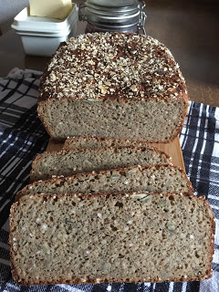 5-Korn Flöckli Brot aus dem Ofenmeister von Pampered Chef® Der Ofenmeister ist ein vielseitiger Schmor- und Bratentopf für Backofen und große Mikrowellen. Perfekt für Brote, Eintöpfe, Fleisch & Geflügel bis ca. 2 kg.