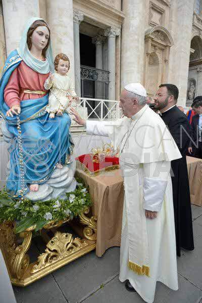 Benedizione della nostra Madonna del Rosario da sua santità Papa Francesco in piazza San Pietro a Roma 