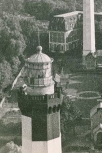 1900, le haut du phare Nord peint en noir
