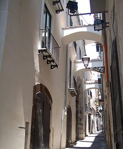 Via Botteghelle centro storico di Salerno