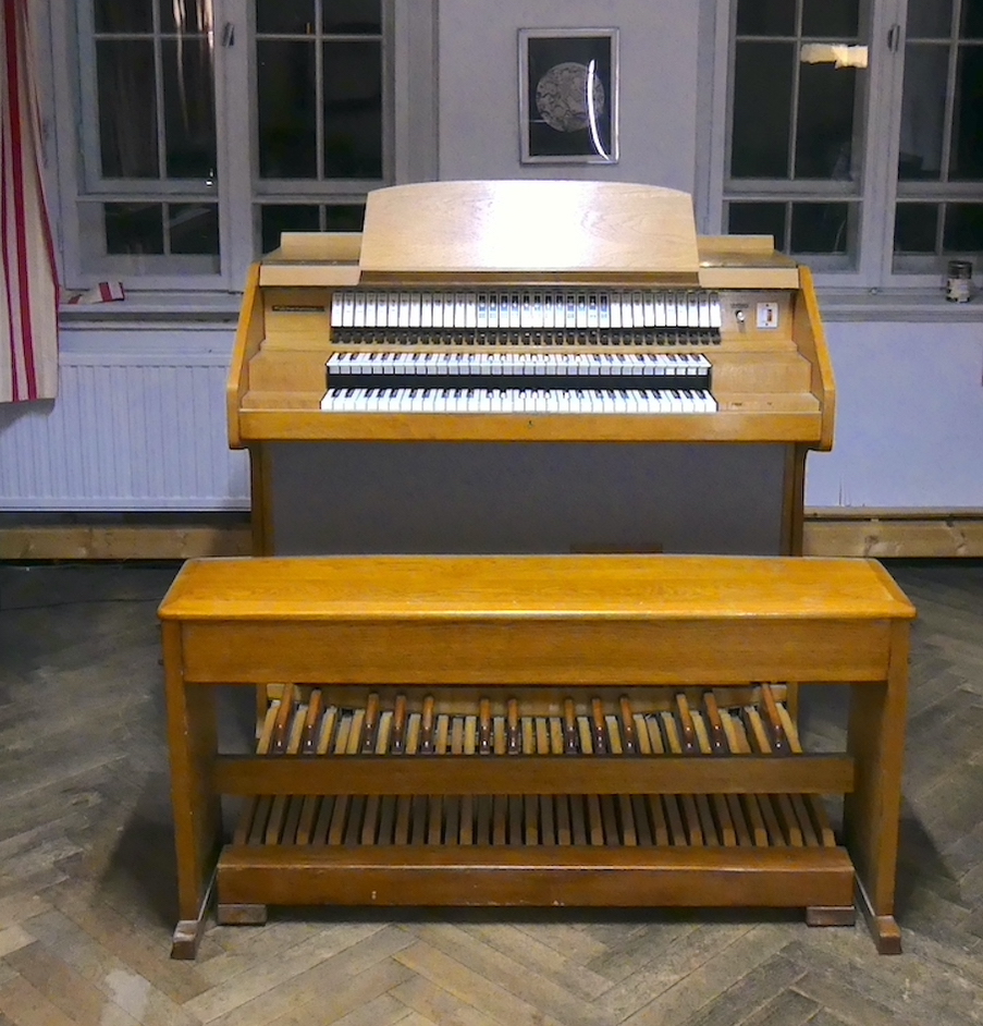 A Dereux organ for use in the living room, from Berlin, Germany, build in 1971