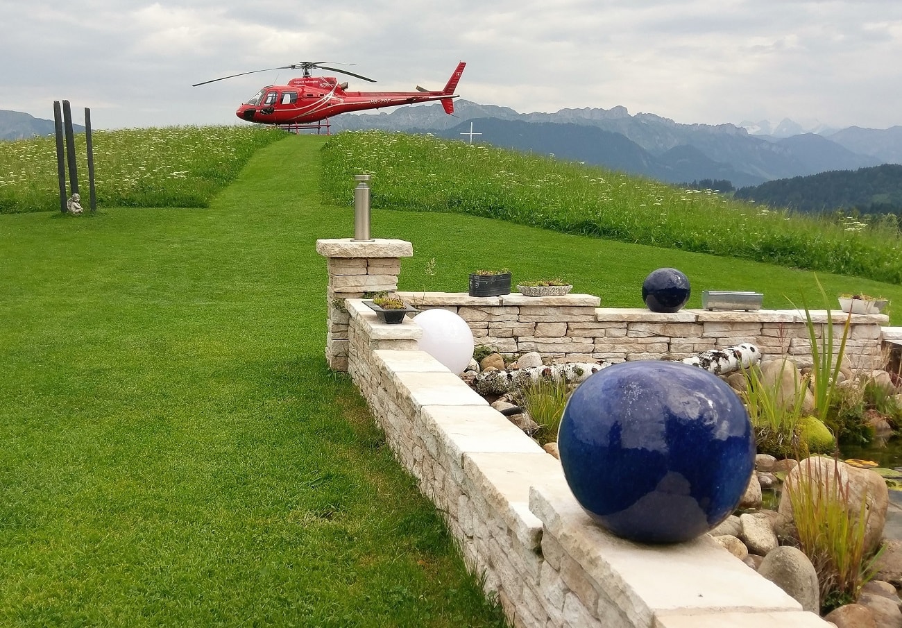 Elite Flights, Gourmetflüge, Helikopterflug, Romantikflüge, AS 350 Ecureuil, HB-ZPF, Restaurant Schwesteregg, Romoos
