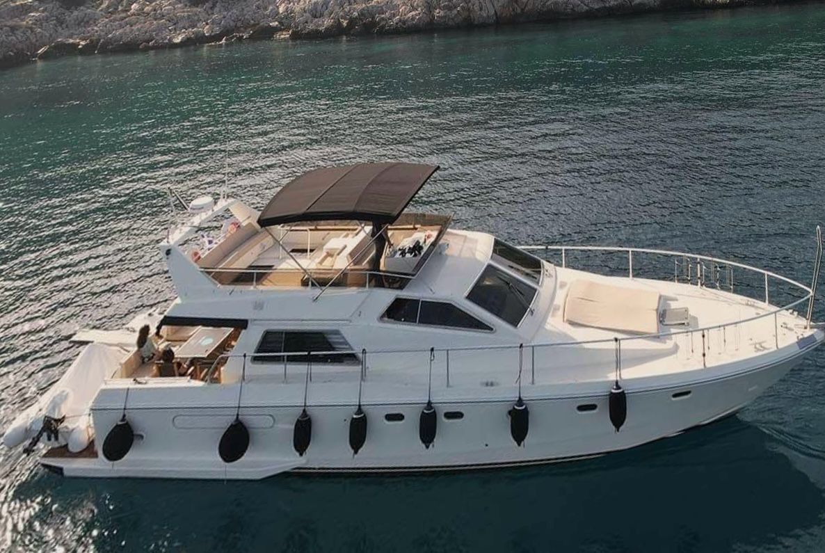 Boat Hire Lara beach