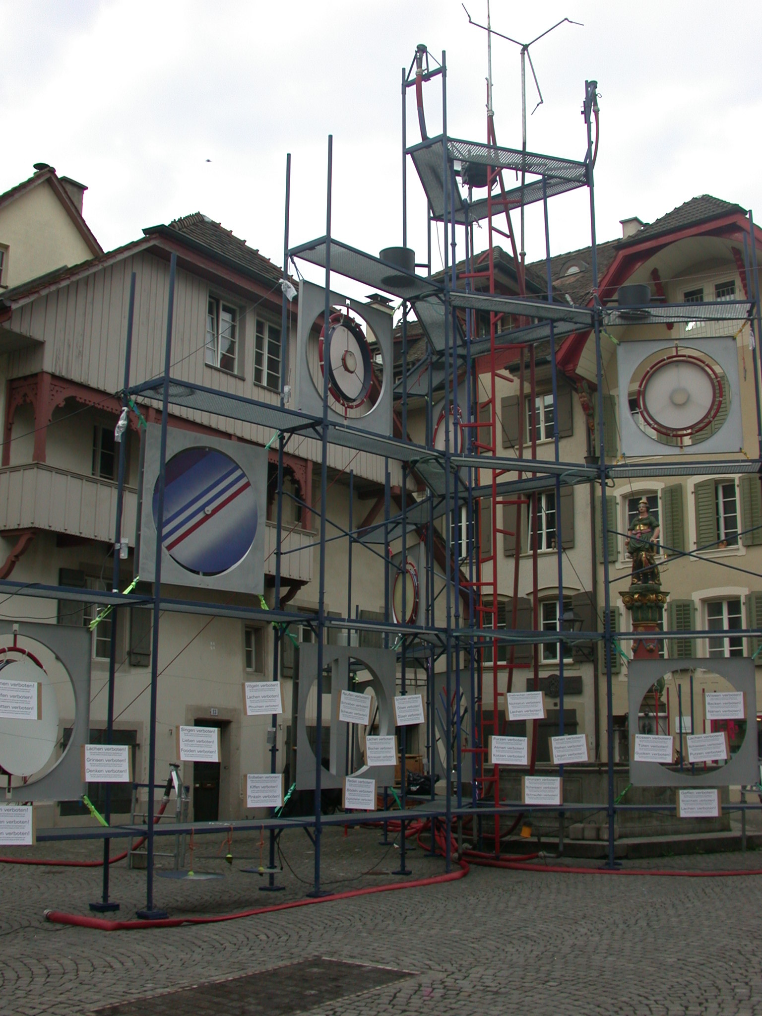 Fontain Bleu, Kunstinstallation