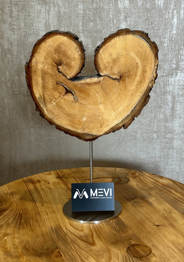 Herz Holz, Edelstahlfuß