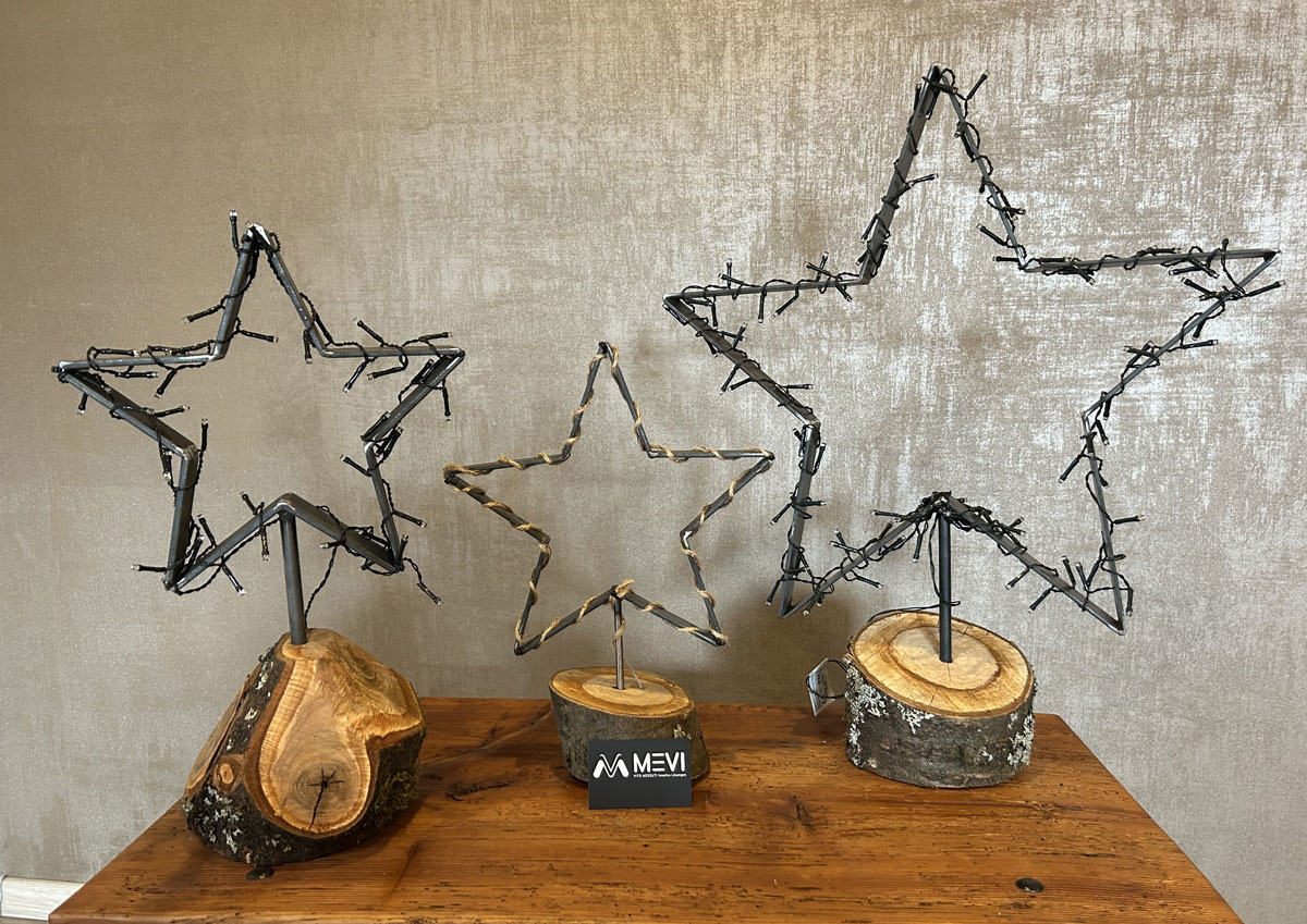 Sterne aus Metall mit LED Lichterketten