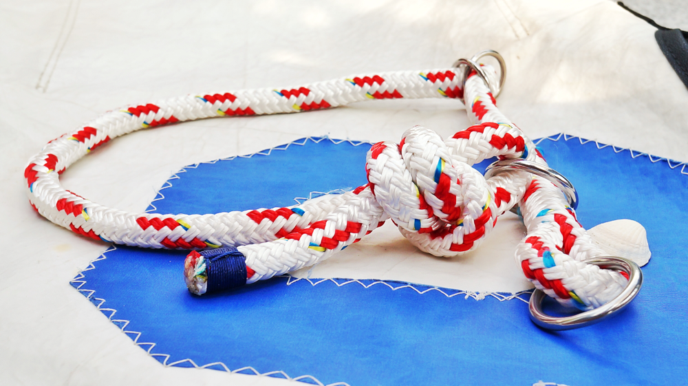 Freestyle Halsung mit Zugbegrenzung (Tauwerk Classic-Line Tradition, 10 mm, rot/weiß); Länge kann auch nachträglich individuell angepasst werden, Taklinge in diversen Farben möglich