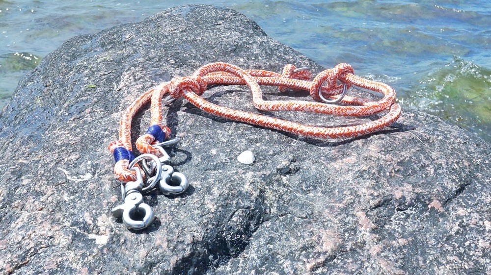 Führleine, Magic-Line orange-weiß, 9 mm mit Kreuz-Wirbelkarabiner (65 mm) und genähten Taklingen am Ende (blau)