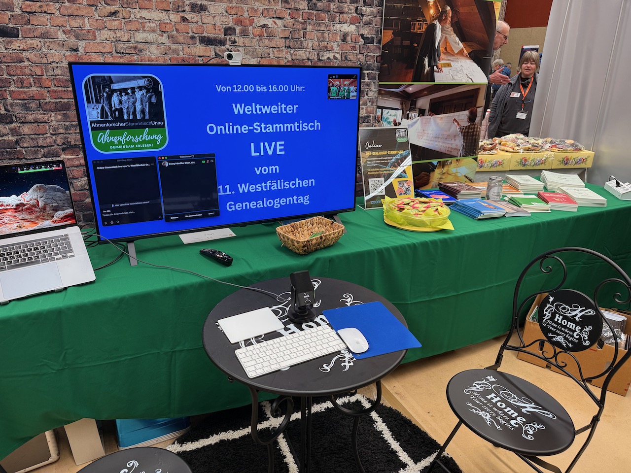 Infostand und weltweiter Livestream: Der Ahnenforscher Stammtisch Unna beim 11. Westfälischen Genealogentag in Altenberge!
