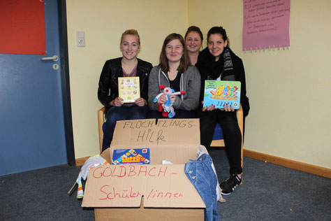 Die verantwortlichen "Buddys" für die Spendenaktion: (v.l.) Olivia Watzlav, Anna Becker, Mina Assmann, Leonie Waldschmidt. (Foto: Johann Eisfeld)