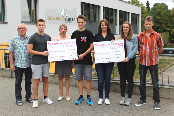 v.l.: Roland Metz ( stellv. Vorsitzender Förderverein der GBS), Elias Sommerfeld (SV), Karin Scharf (Familienzentrum für krebskranke Kinder Gießen e.V.), Tom Nordhausen (SV), Lisa-Marie Vetter (Balthasar Kinder- und Jugendhospiz), Sophie Winkel (SV), Uwe