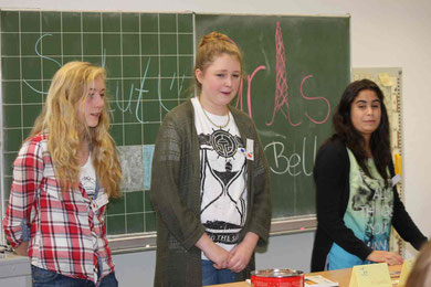 Schüler unterrichten Schüler: Mirja, Mina und Meltem aus der Klasse 9R2