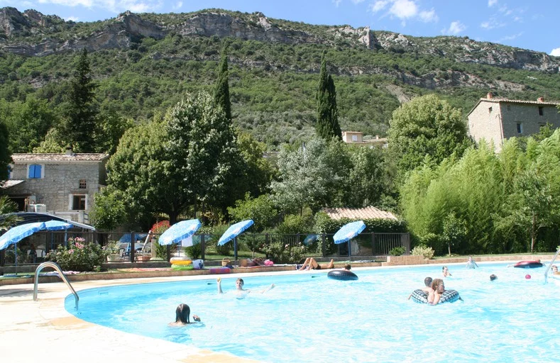 Aire de jeux pour enfants à La Vallée Bleue La Vallée Bleue Camping à
