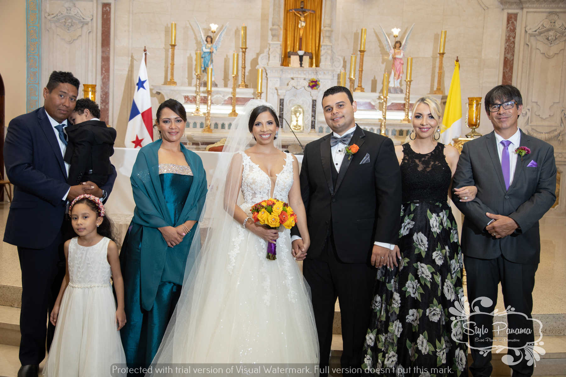 17. Esposos con los Padrinos de su boda y padrinos del lazo de unión
