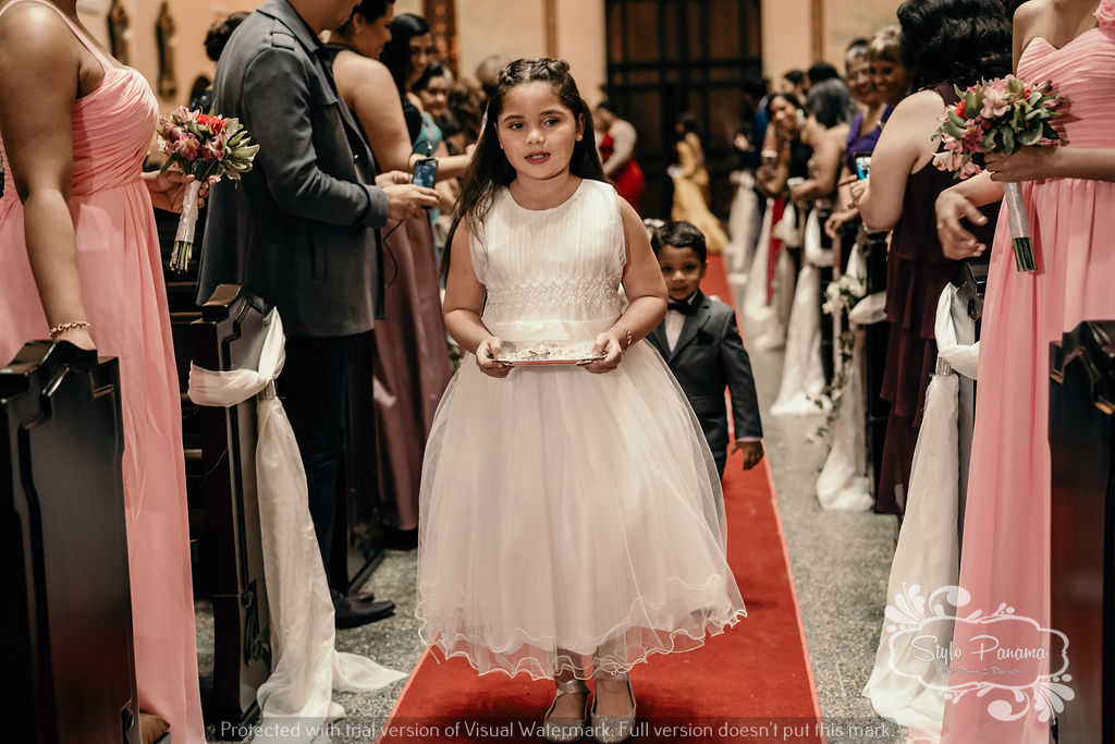 11. Niña del lazo de unión