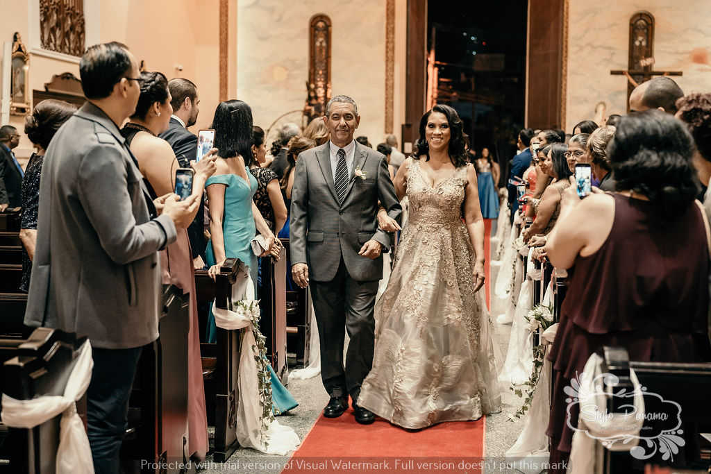 3. Entrada mamá de la novia junto al papá del novio