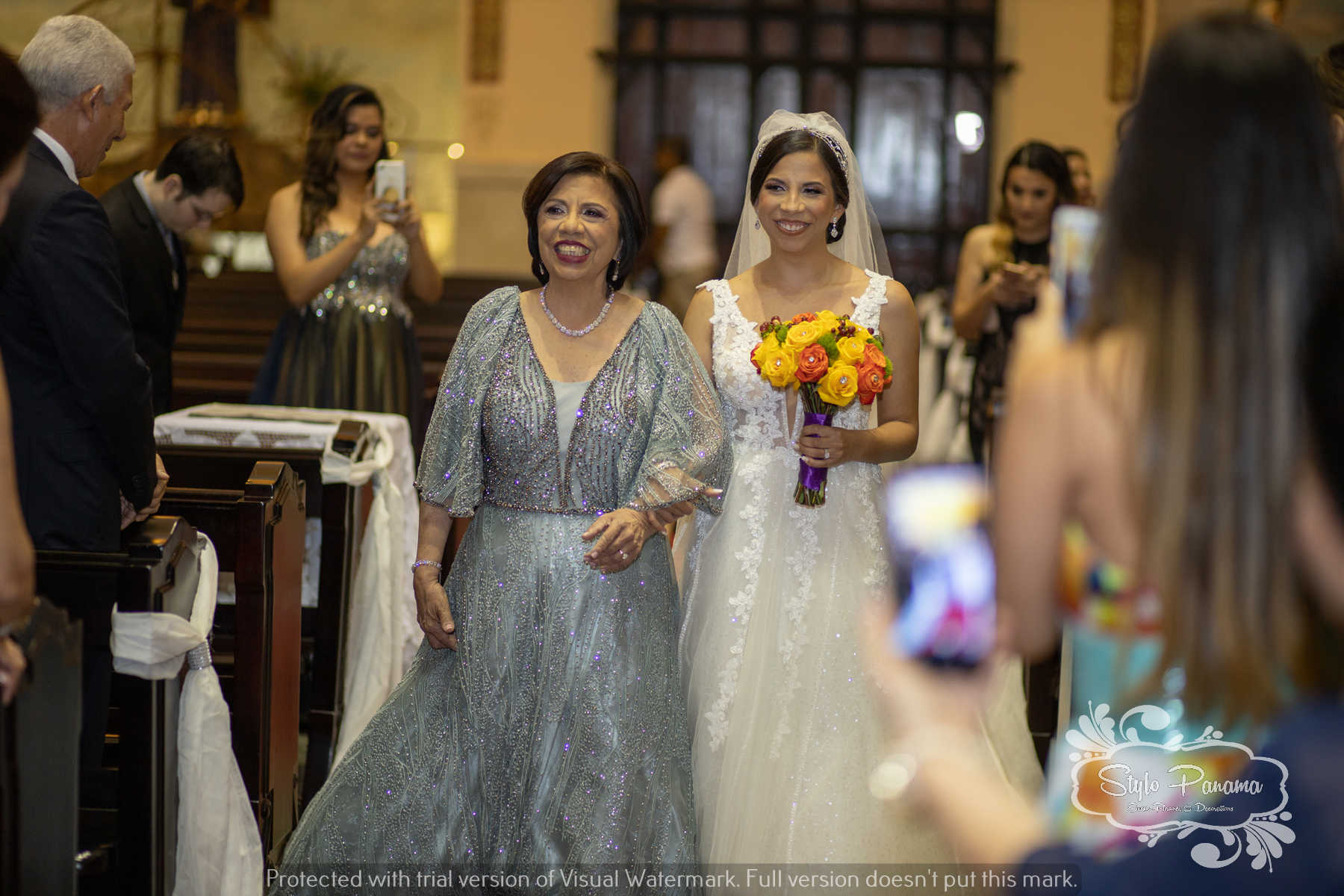 10. Entrada de la novia junto a su mamá