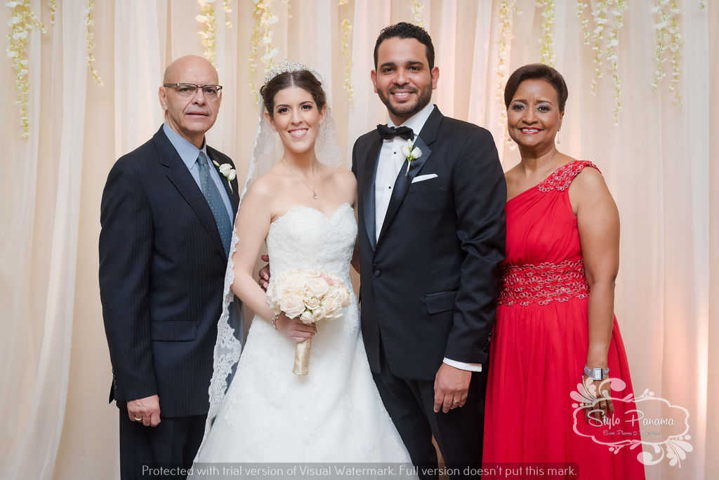 3. Esposos con los padrinos de la boda