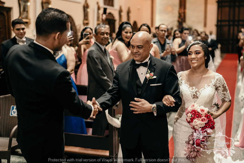 15. Entrega oficial de la novia a su futuro esposo