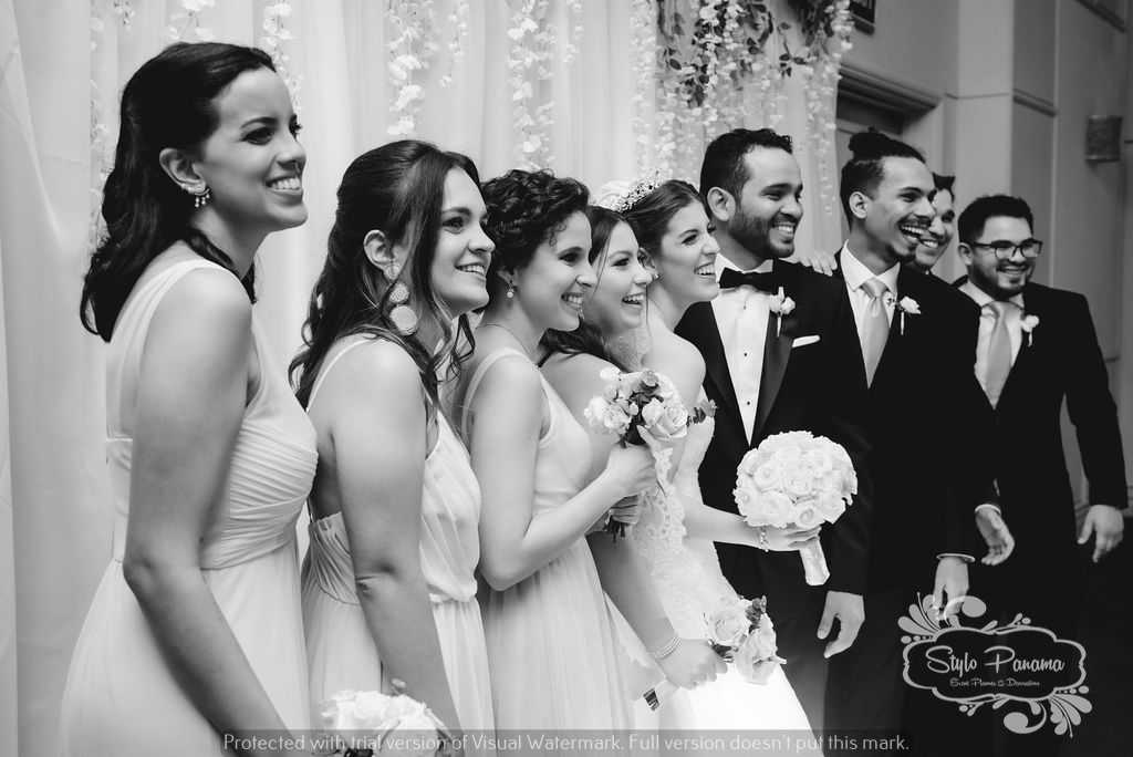12. Esposos con corte de damas y caballeros