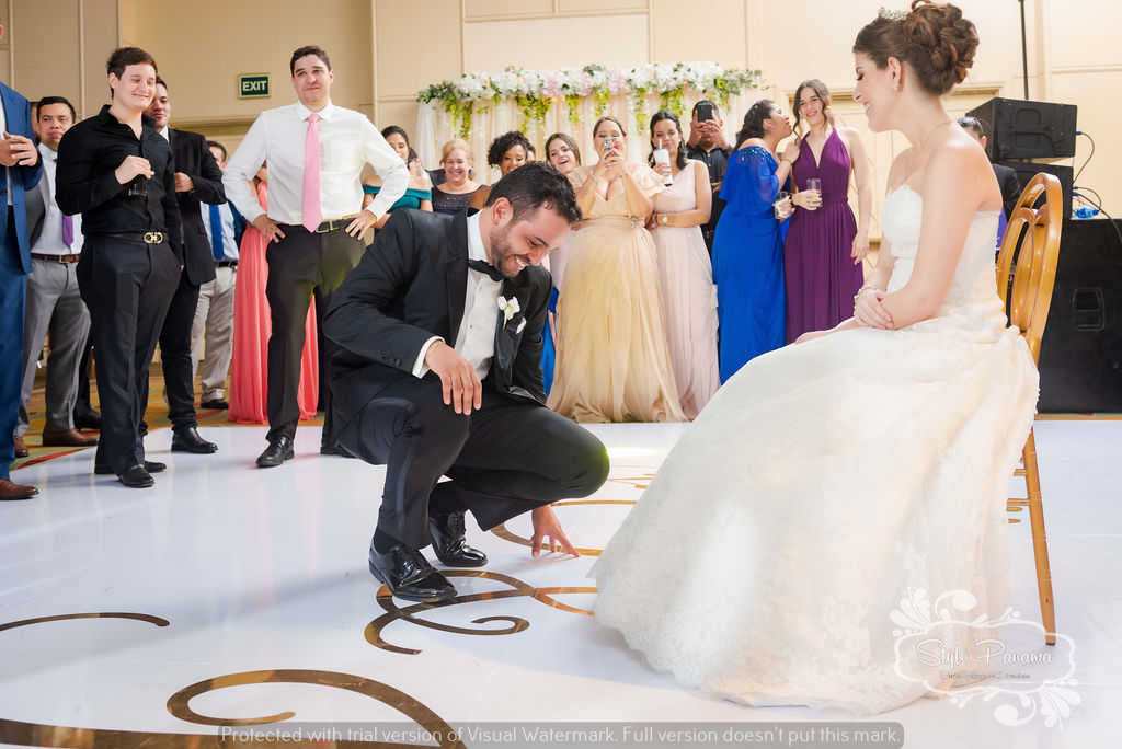 9. Bailando para su esposa