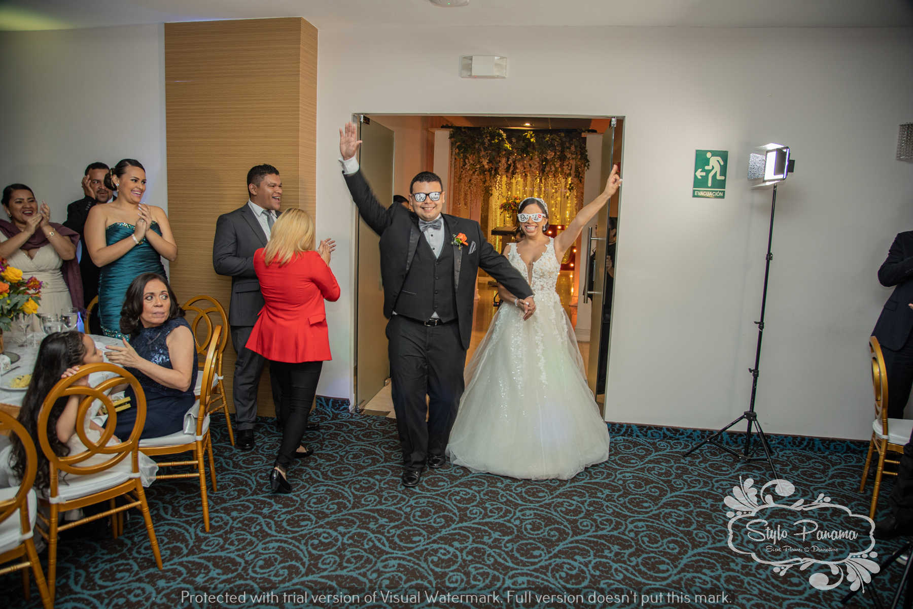 15. Entrada de los esposos al salón