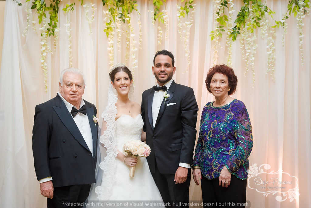 5. Esposos con los abuelos de la novia 