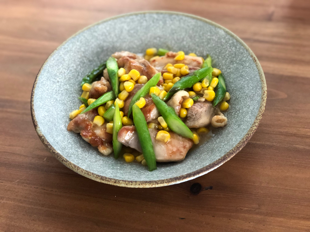 鶏とアスパラの塩コーン炒め Spoon Fork