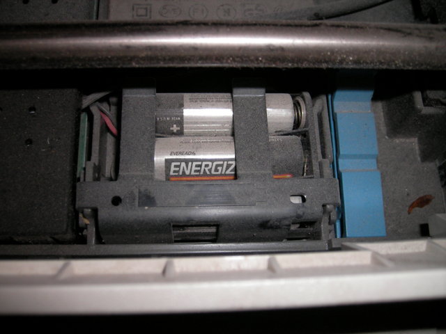 Die Lebensspender des Gedächtnisses: Die Batterien verhindern das Löschen des Speichers bei abgeschaltetem Gerät.