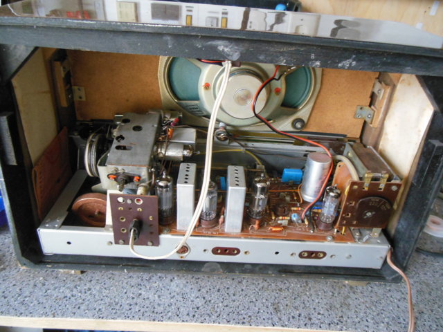 Das Chassis nach dem Einbau ins Gehäuse.