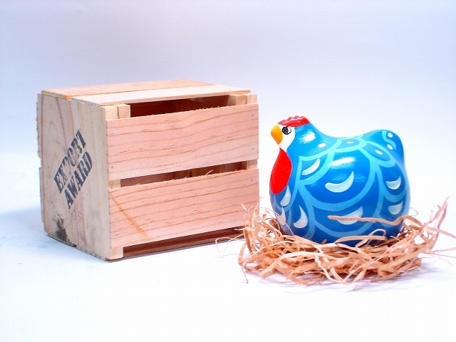 Blue Hamburg hen with wooden package