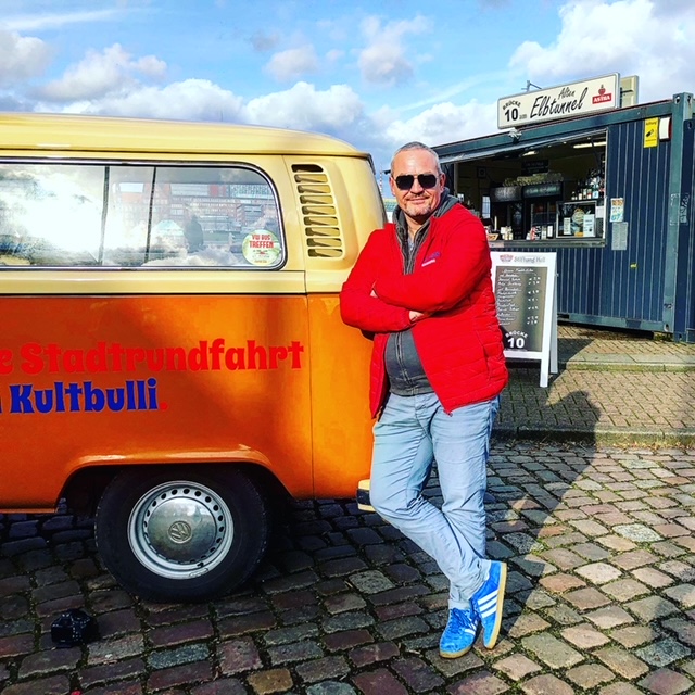 VW Bulli T2 Hamburg Chef