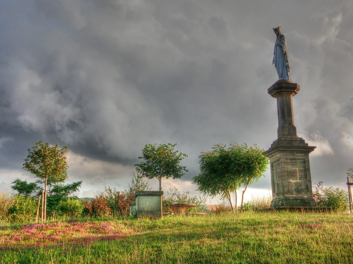 La statue de la Vierge